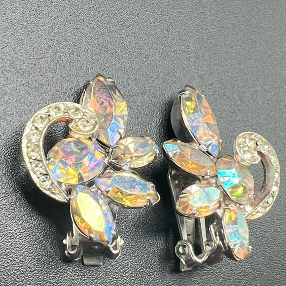 VINTAGE SIGNED WEISS CLEAR RHINESTONE CLIP ON EARRINGS - Picture 10 of 11